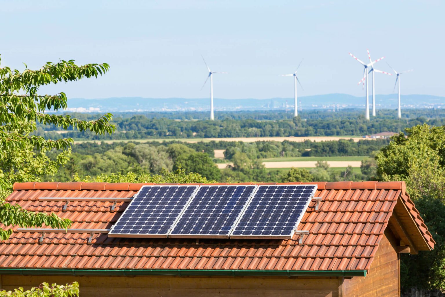 Solarkrafzwerg und Windräder